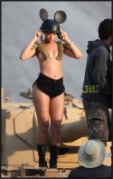 B3: Rihanna’s got Thick Thighs…on the set of New Video “HARD”